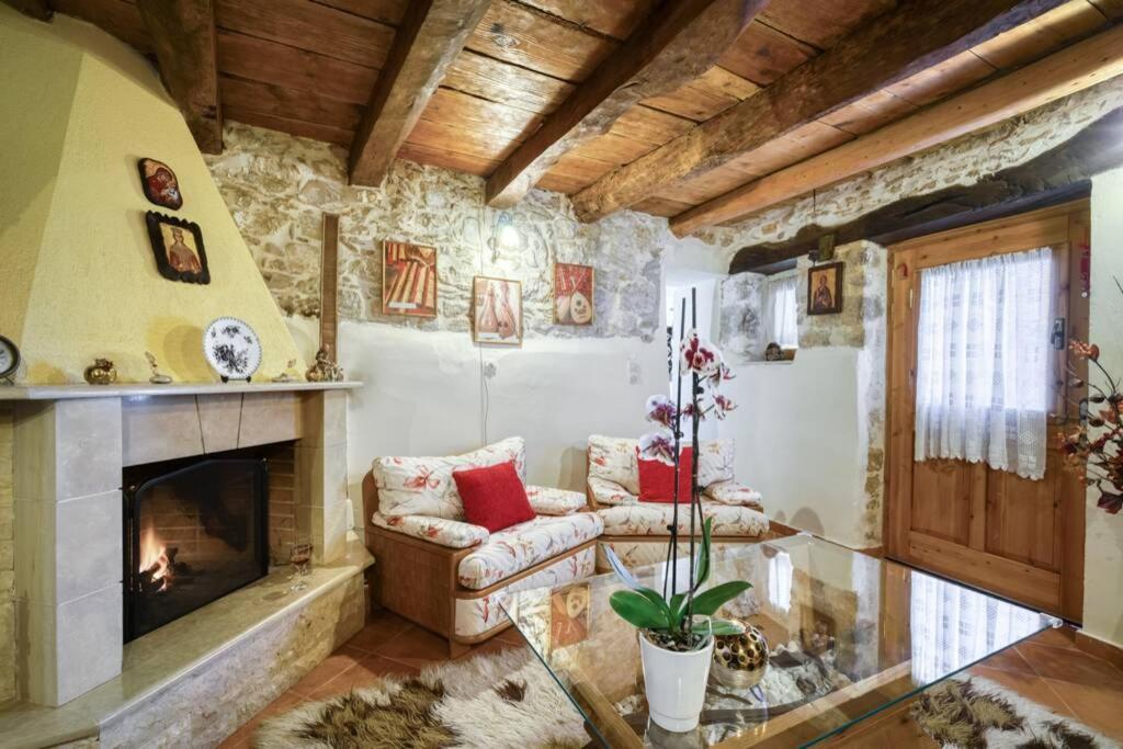 Traditional Cretan Stone House In The Center Of Crete Litos المظهر الخارجي الصورة
